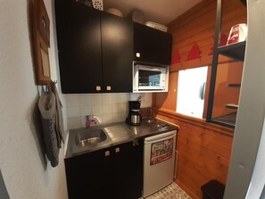 Private kitchen - 20m from resort center, 5th floor, balcony, tv, ski locker, 19m², Valfréjus (Valfréjus)