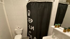 Deluxe Double or Twin Room, Refrigerator | Bathroom | Shower, towels, soap, toilet paper - Residencial Chañarcillo (Copiapó)