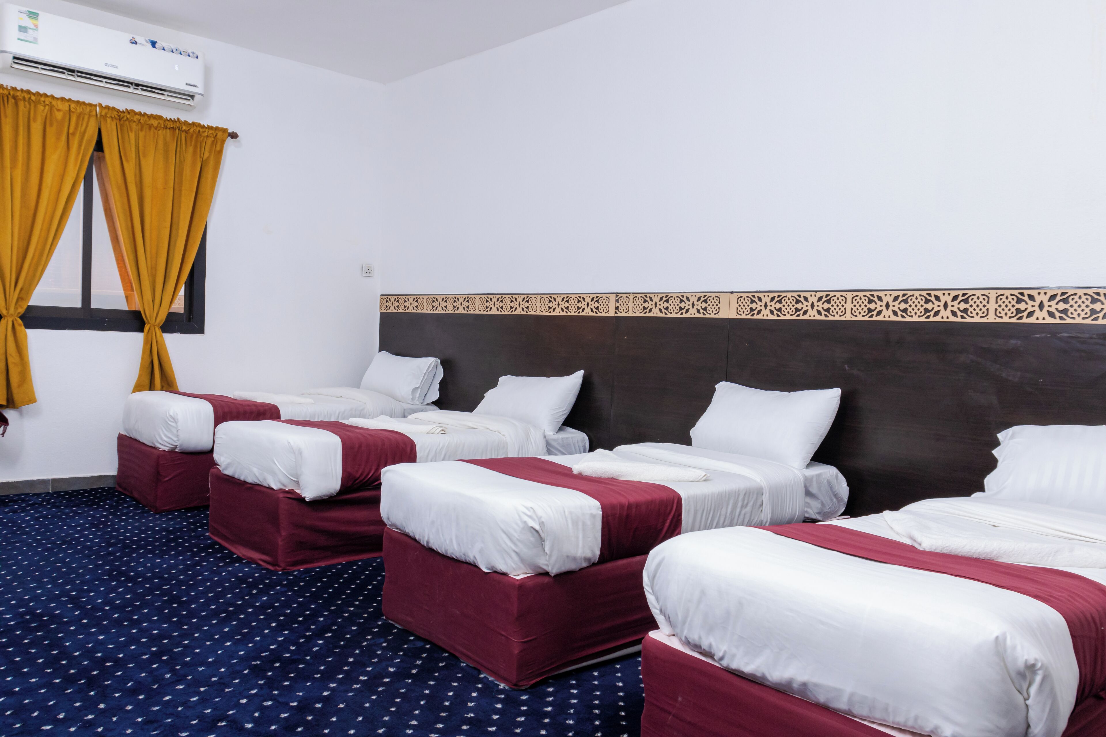 Basic-Vierbettzimmer, Stadtblick | Kostenloses WLAN