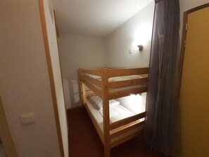 1 bedroom, WiFi, bed sheets - 180m from shops, floor -2, balcony, tv, ski locker, 32m², Valfréjus (Valfréjus)