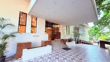 Entrée de l’hébergement