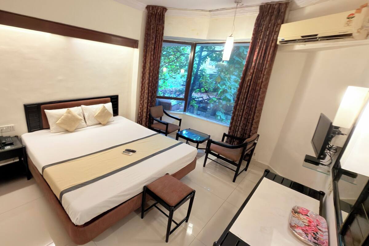 Deluxe Room, City View | Desk, laptop workspace, free WiFi, individually furnished