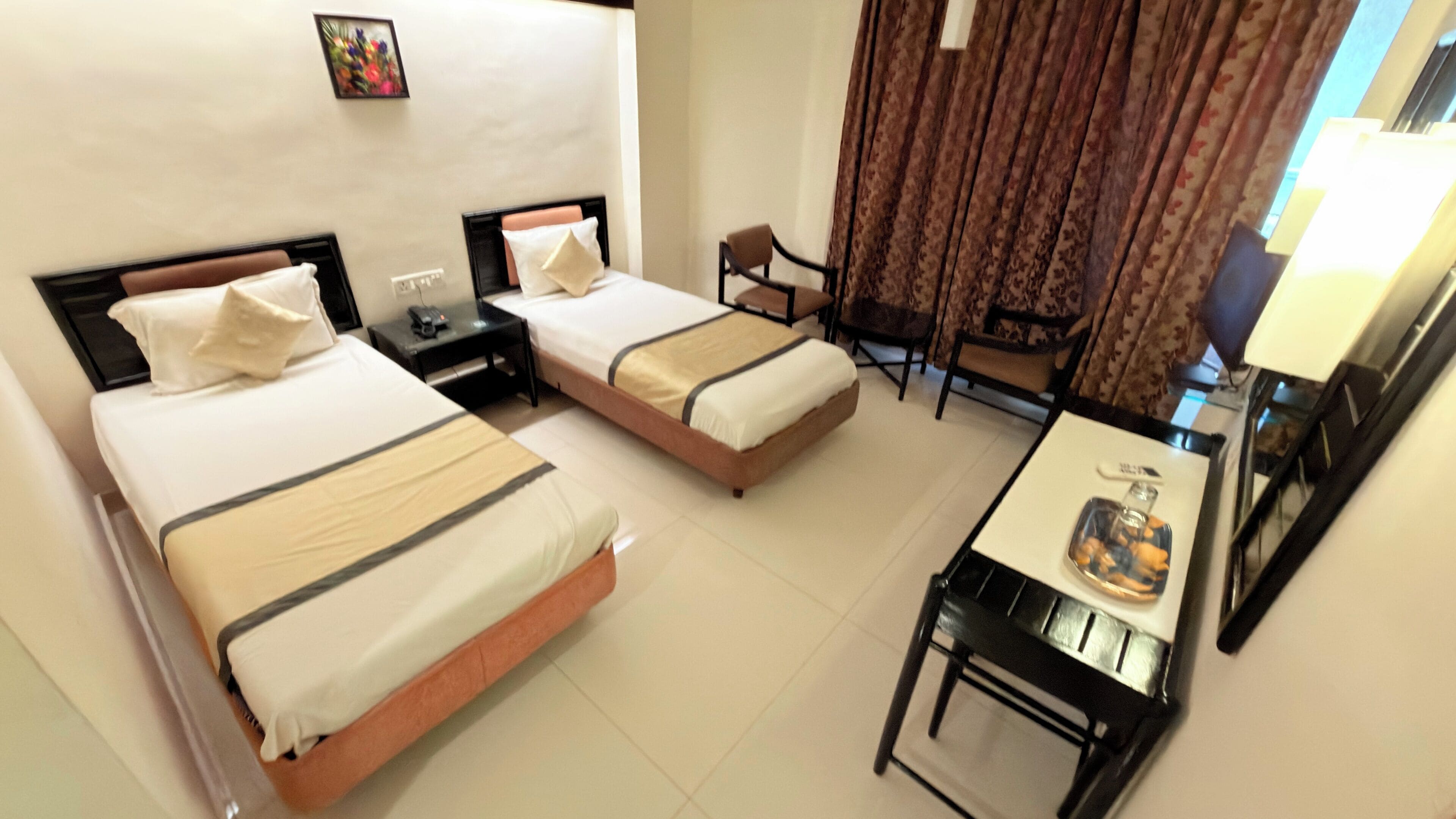Deluxe Twin Room | Desk, laptop workspace, free WiFi, individually furnished