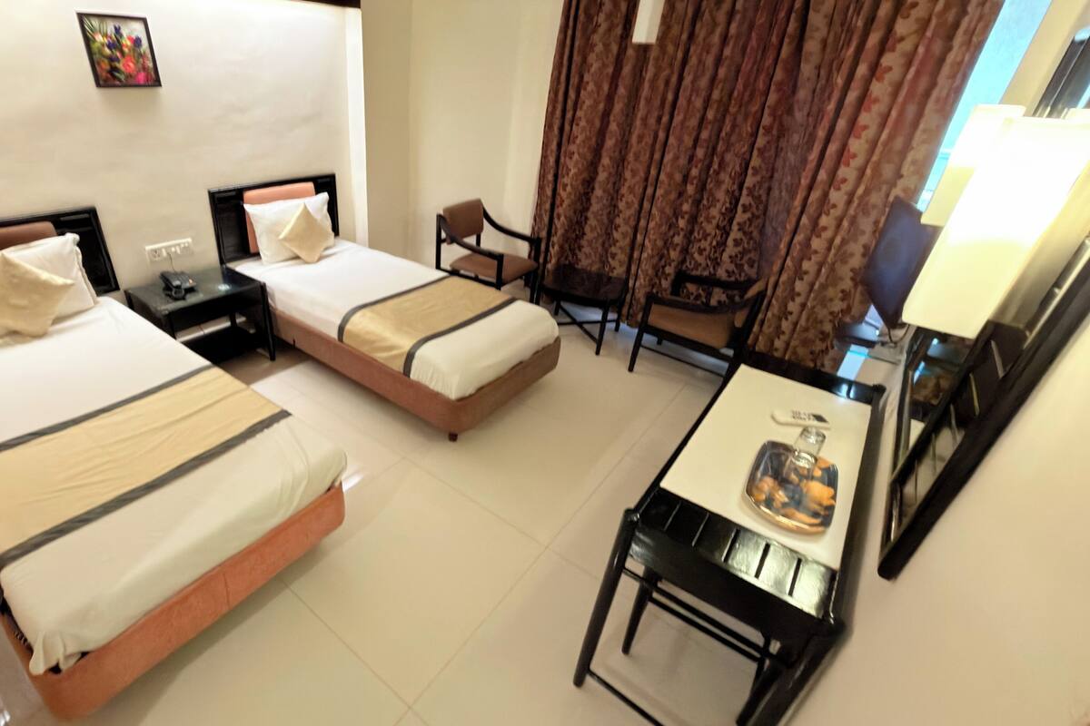 Deluxe Twin Room | Desk, laptop workspace, free WiFi, individually furnished