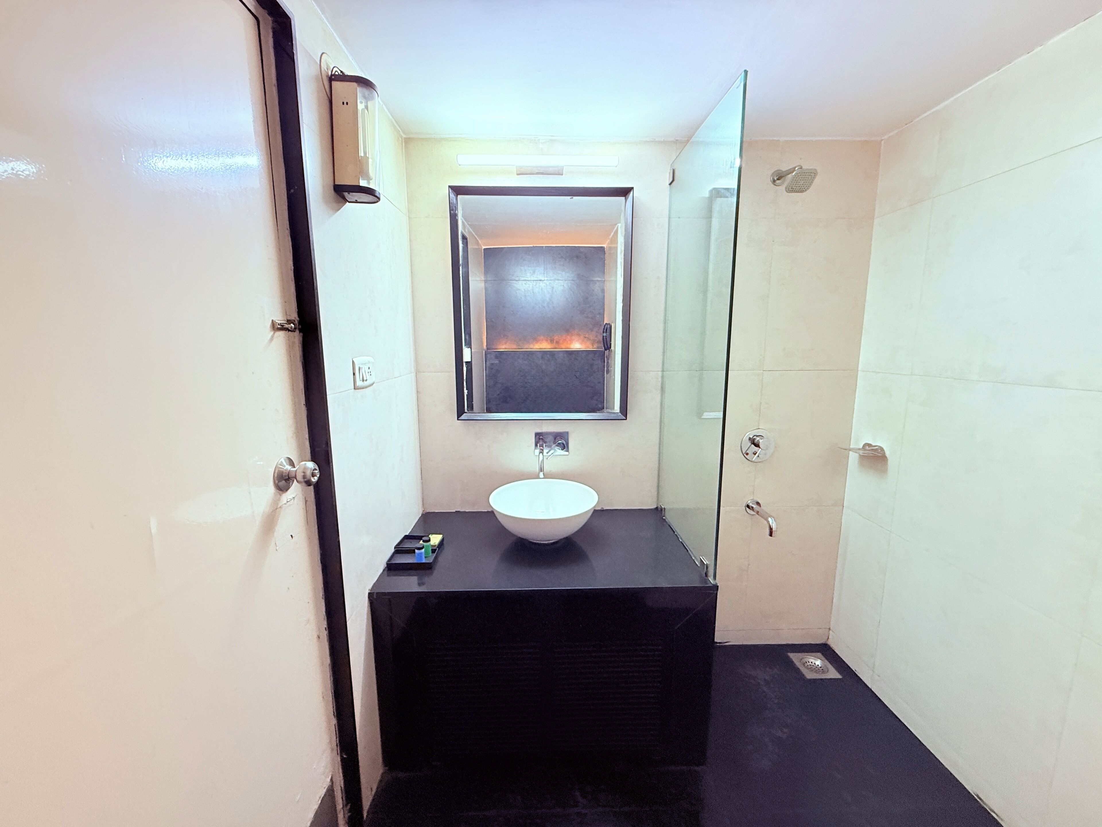 Ensemble douche/baignoire, articles de toilette gratuits