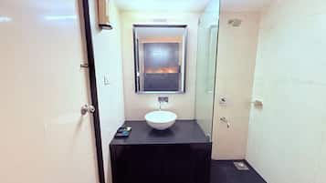 Ensemble douche/baignoire, articles de toilette gratuits