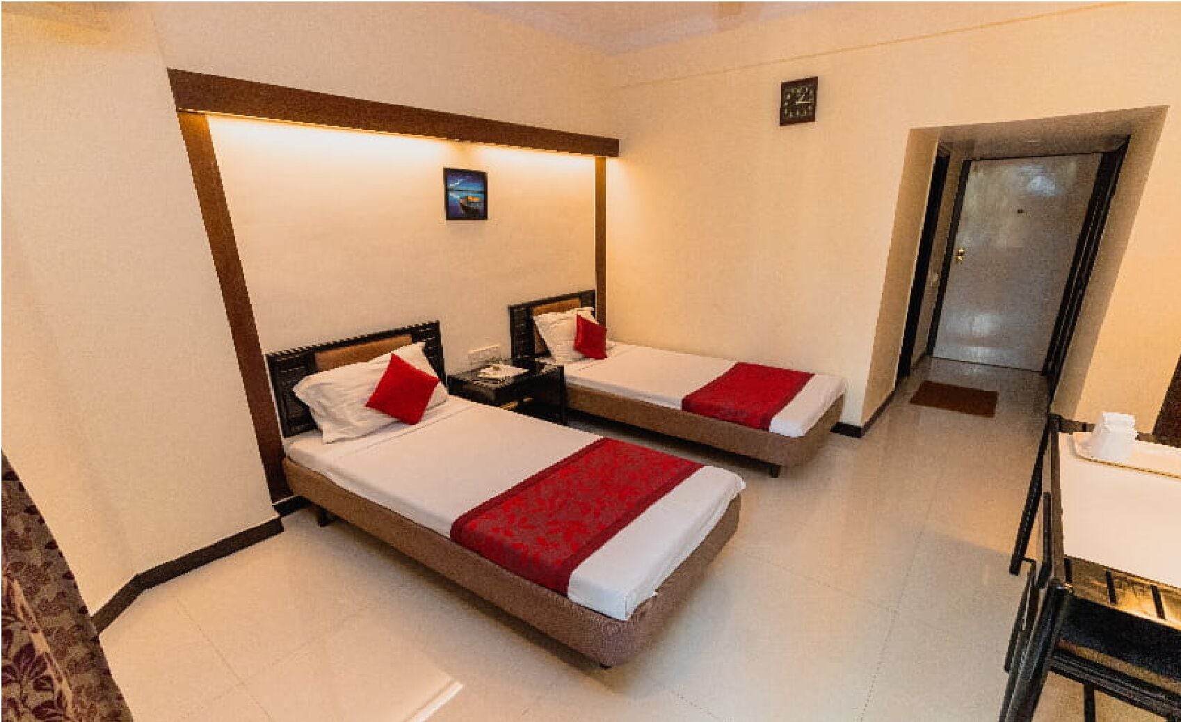 Deluxe Double Room, City View | Meja, ruang kerja komputer riba, Wi-fi percuma 