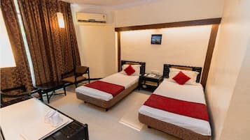 Habitación doble Deluxe, vista a la ciudad | Escritorio, espacio para trabajar con laptop y wifi gratis