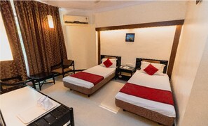 Deluxe Double Room, City View | Desk, laptop workspace, free WiFi