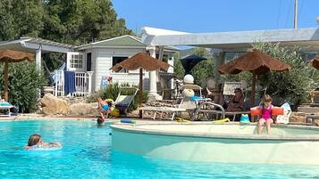 Außenpool (je nach Saison geöffnet)