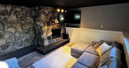 The 8's, farmhouse chic 4-bedroom w/ garage access in Grand Marais, pet friendly