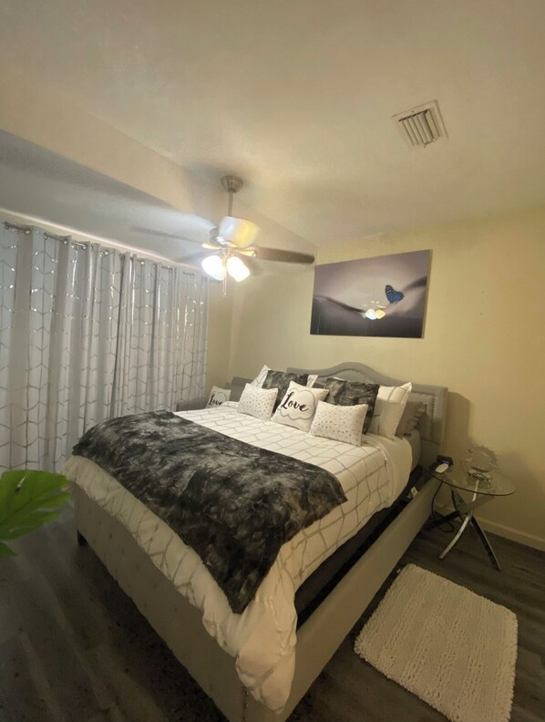 1 chambre, fer et planche à repasser, Wi-Fi, literie fournie