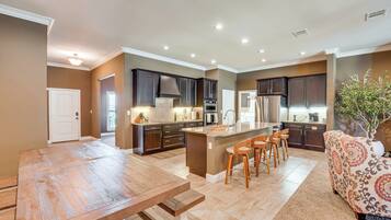 Refrigerador, microondas, parrilla de estufa y lavavajillas