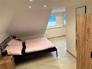 1 chambre, fer et planche à repasser, Wi-Fi gratuit, draps fournis