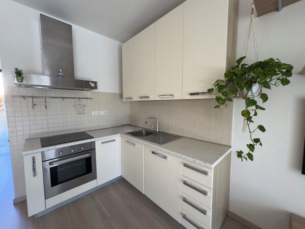 Fridge, oven, stovetop, dishwasher - Casa Luna within walking distance of Porto Pino beach (Porto Pino)