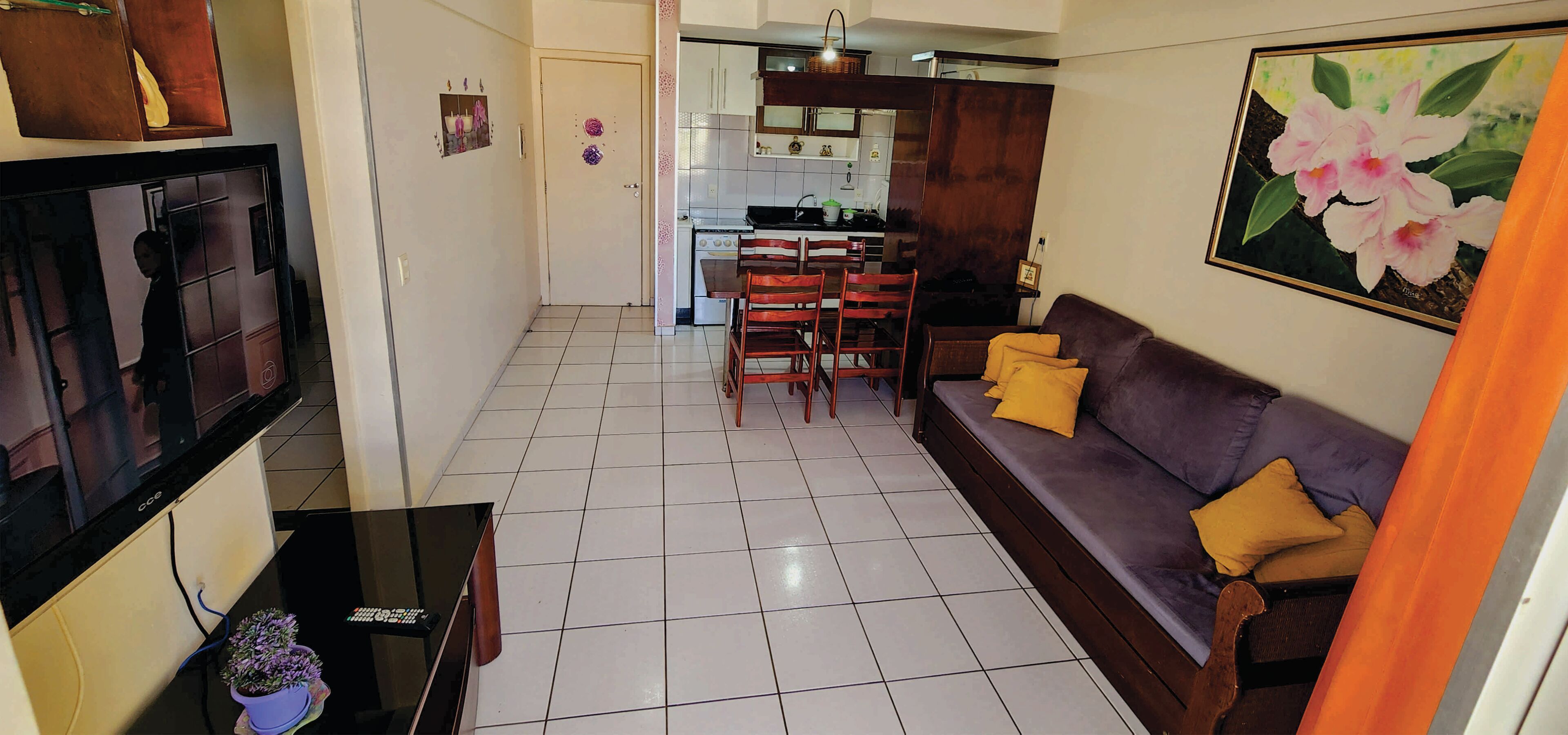 Apartamento família, sacada, vista para a cidade | Sala de estar