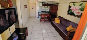Family Apartment, Balcony, City View | Living room - Paradise Flat Residence - HotFérias (Caldas Novas)