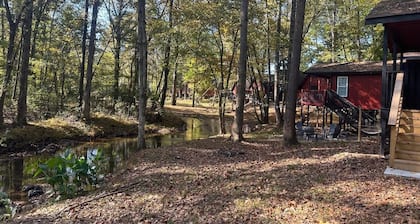 Charming Creek Cabin Stay