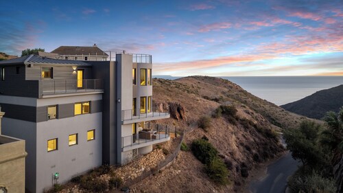 Malibu Canyon Ocean & Mountain Views + Balcony