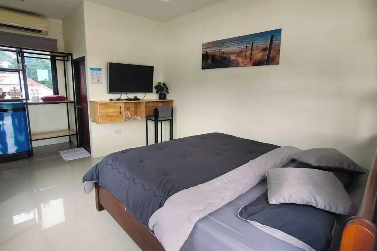 In-room safe, desk, free WiFi, bed sheets