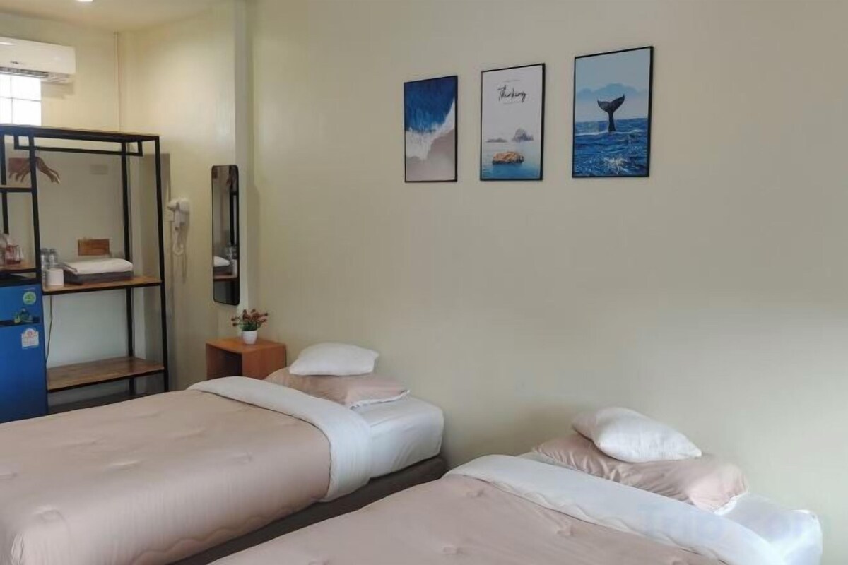 In-room safe, desk, WiFi (free), bed sheets