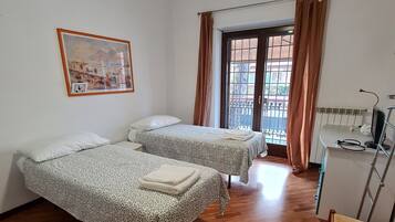 2 Schlafzimmer, Schreibtisch, BĂŒgeleisen/BĂŒgelbrett, Reisekinderbett