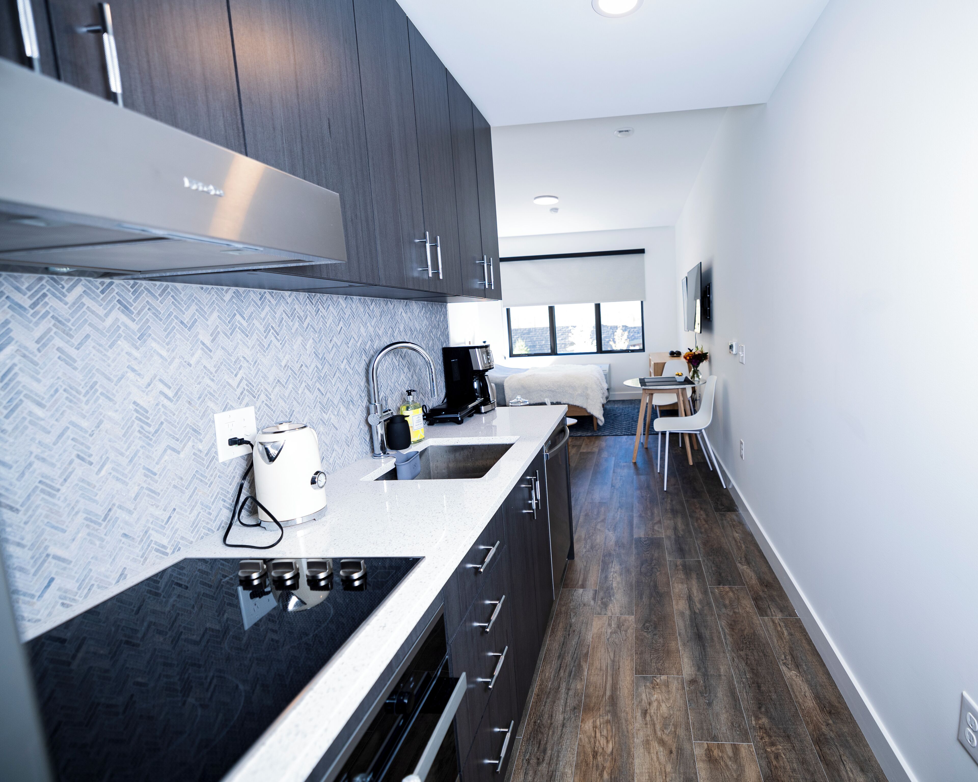 冰箱、微波炉、烤箱、炉灶