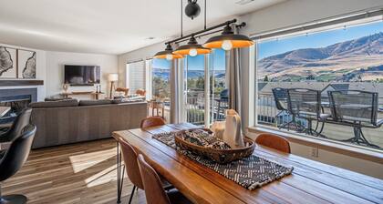 Cozy Chelan Condo, Lake & Mountain Views
