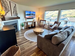 Smart TV, fireplace, table tennis, stereo