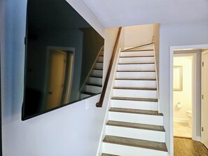 Interior - Madrona's Park Circle Place- Affordable Comfort, Central Location (North Charleston)