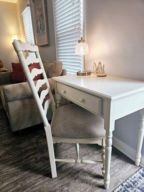 Interior - Madrona's Park Circle Place- Affordable Comfort, Central Location (North Charleston)