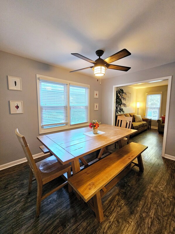 Dining - Madrona's Park Circle Place- Affordable Comfort, Central Location (North Charleston)