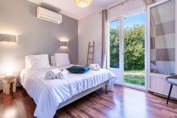 4 slaapkamers, een strijkplank/strijkijzer, gratis wifi, beddengoed