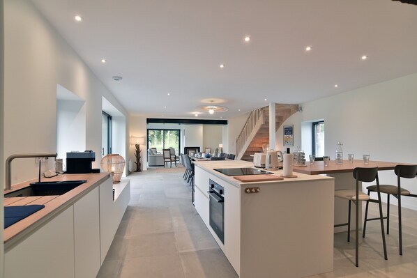 Réfrigérateur, micro-ondes, four, lave-vaisselle