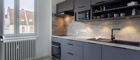 Fridge, microwave, oven, stovetop