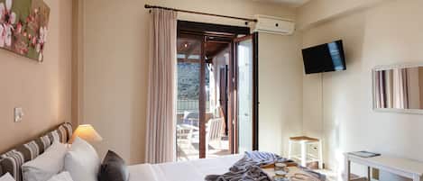 4 chambres, fer et planche à repasser, Wi-Fi, draps fournis