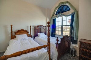 3 bedrooms, desk, iron/ironing board, free WiFi - Enchanted Hills Home w/ Sandia Mountain Views! (Rio Rancho)