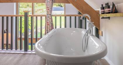 1 bedroom accommodation in Llandybie Ammanford, near Llandeilo