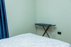 1 bedroom, desk, laptop workspace, free WiFi