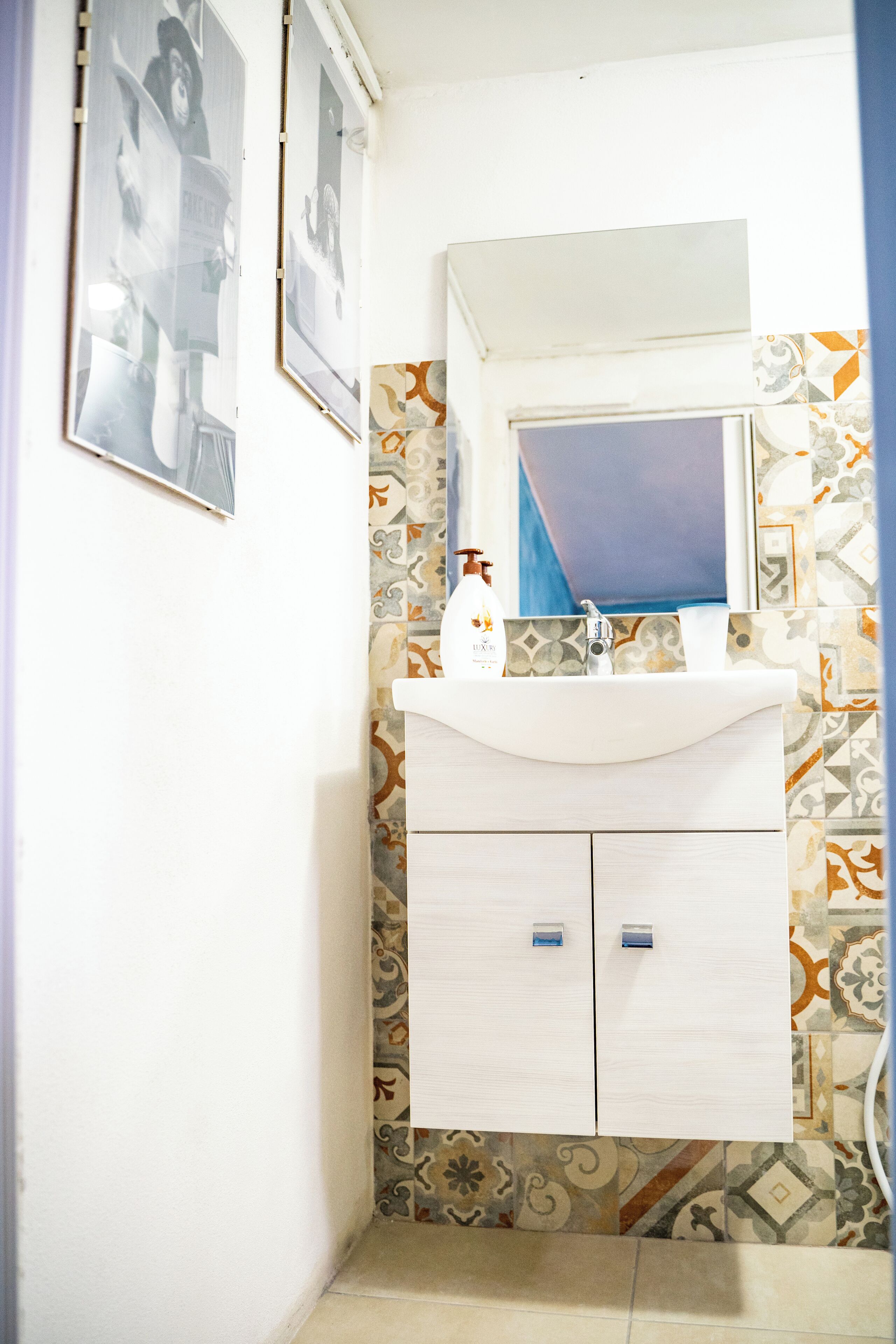 Set di cortesia gratuito, asciugacapelli, asciugamani, sapone