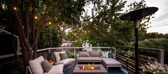 Hidden Gem Home-HotTub-Firetable-King Bed-BBQ/Deck