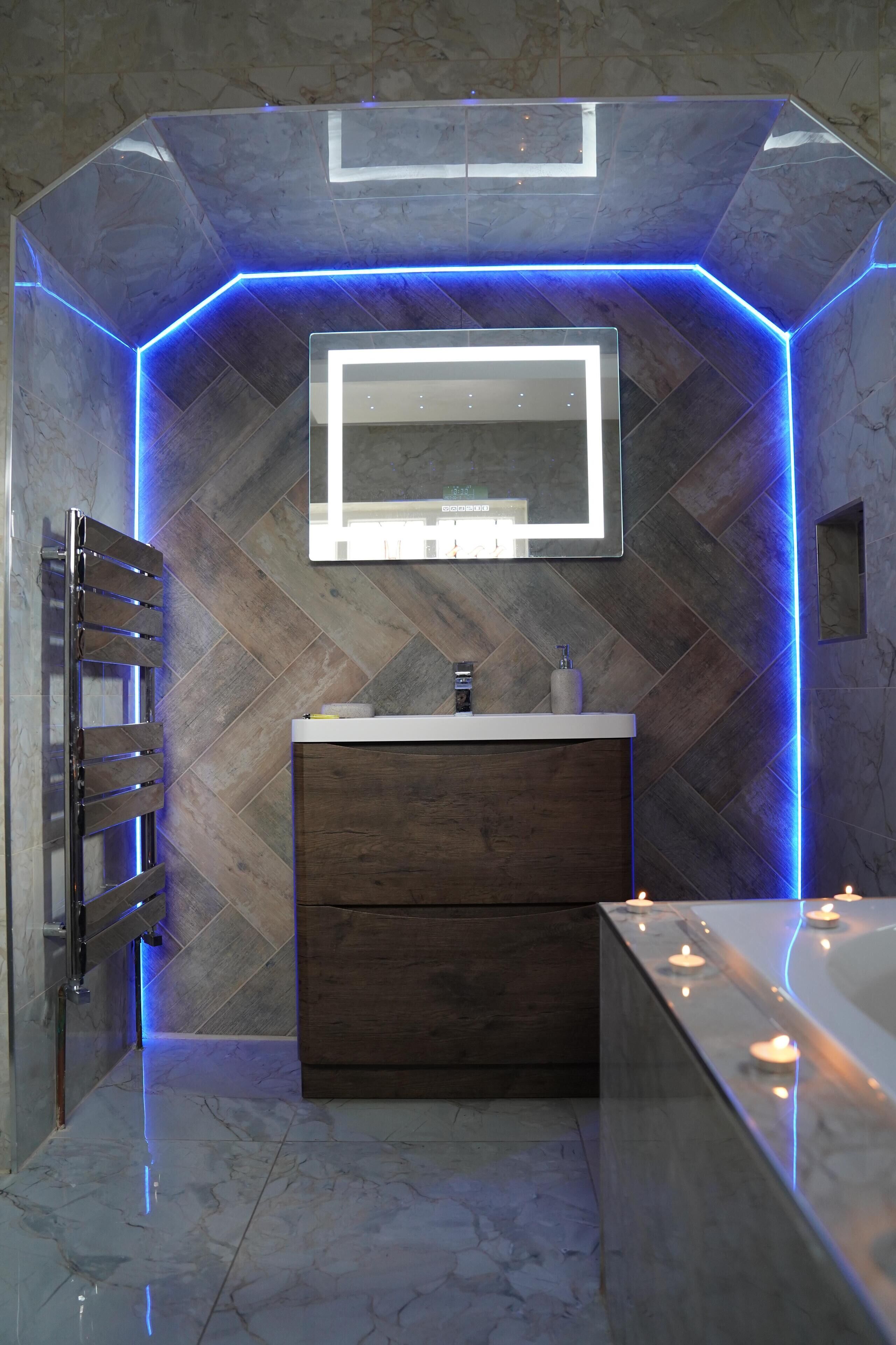 Apartment | Bathroom | Combined shower/bathtub, deep-soaking bathtub, towels, toilet paper