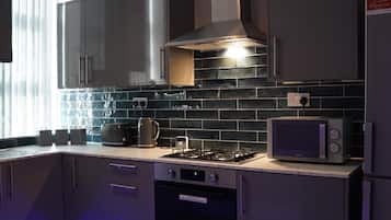 Apartment | Private kitchen | Fridge, microwave, oven, stovetop