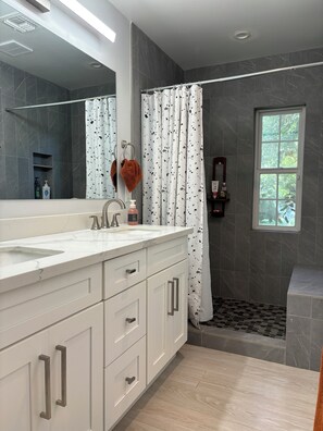 Shower, jetted tub, hair dryer, towels