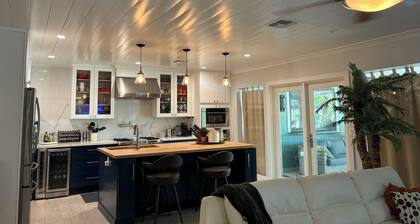 Beautifully restored charming MCM home in the heart of Tempe.