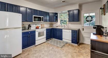 The Cozy Charm City Retreat