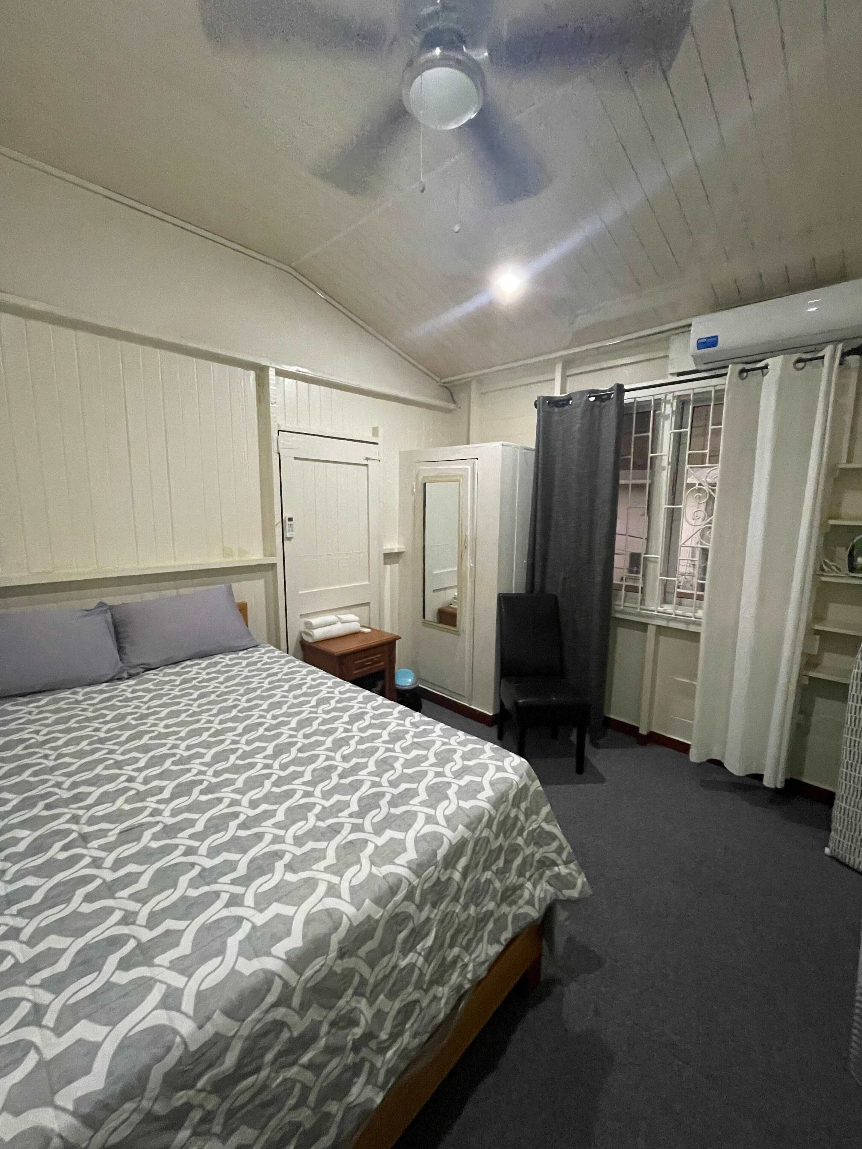 4 Schlafzimmer, Schreibtisch, Bügeleisen/Bügelbrett, Internetzugang