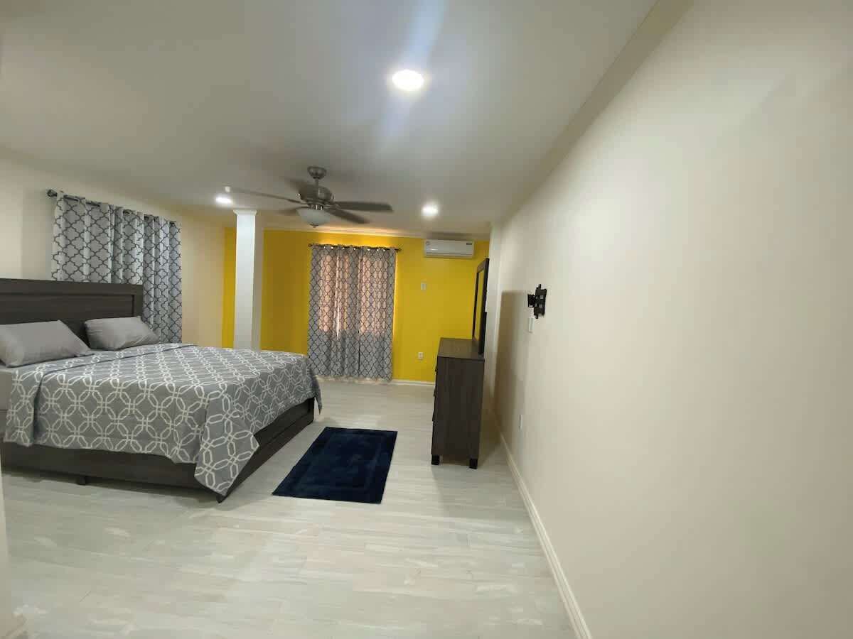 3 bedrooms, iron/ironing board, WiFi, bed sheets