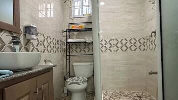 Douche, sèche-cheveux