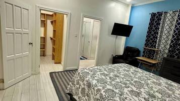 Bureau, fer et planche à repasser, Wi-Fi, draps fournis